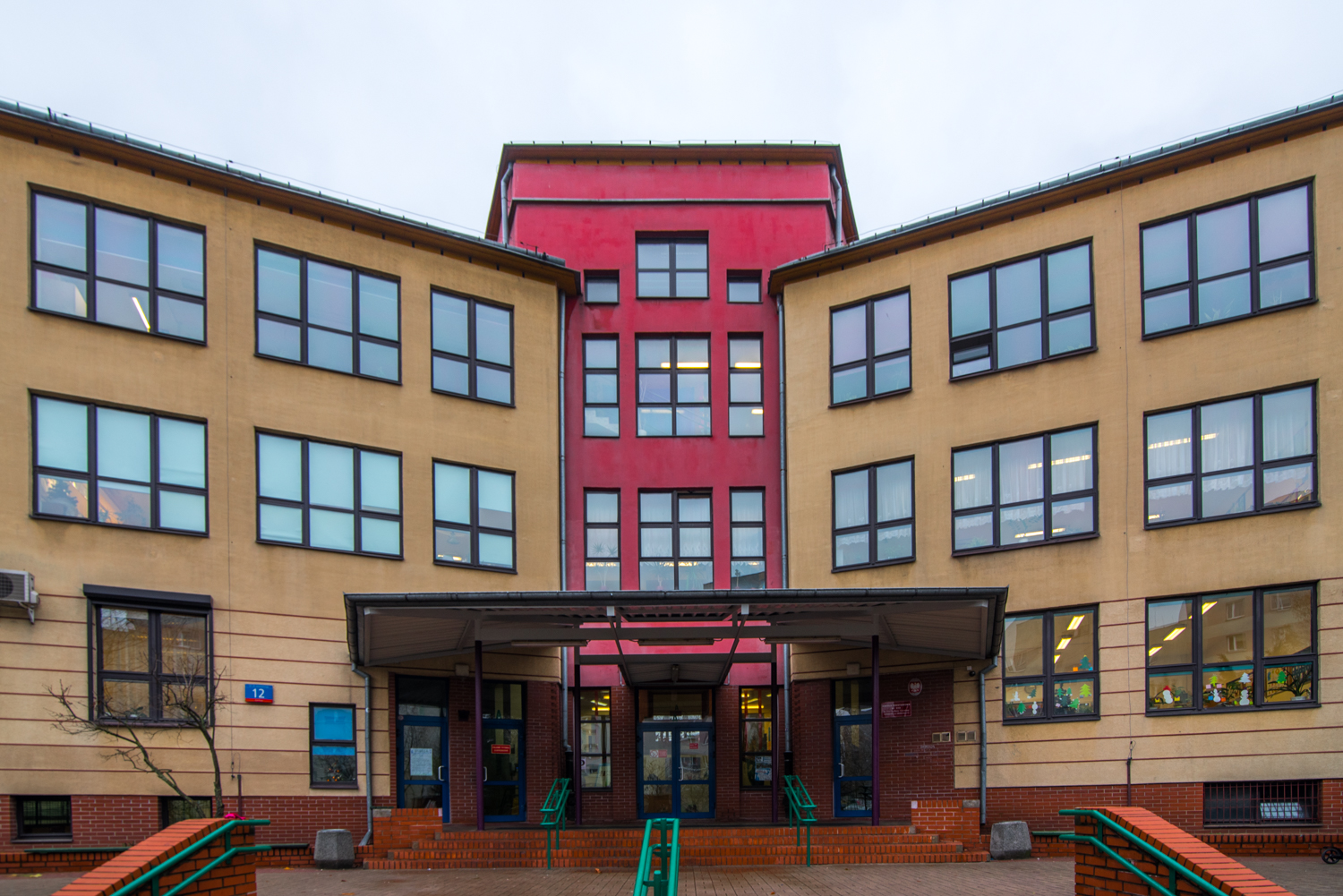 Zdjęcie architektury budynku Szkoła Podstawowa nr 312 im. Ewy Szelburg-Zarembiny